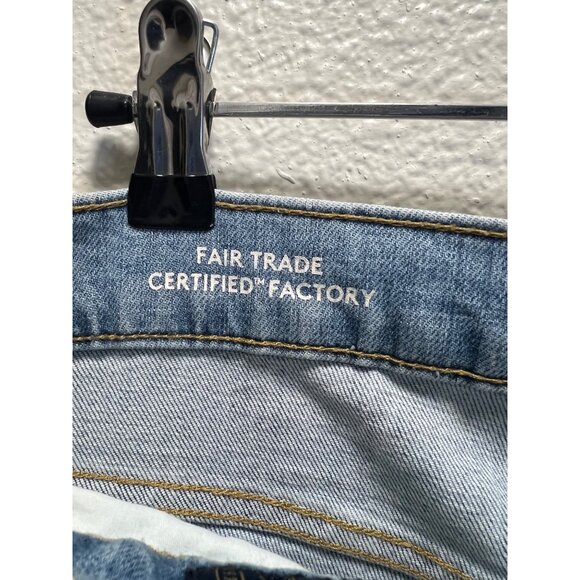 Universal Thread Fair Trade Certified Light Wash Distressed High-Waisted Button - Picture 4 of 8